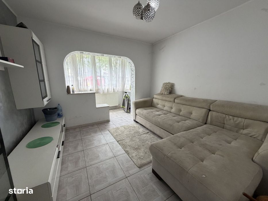Chirie Apartament / Spatiu Comercial Mioveni, 2 camere, Piata, 55 mp