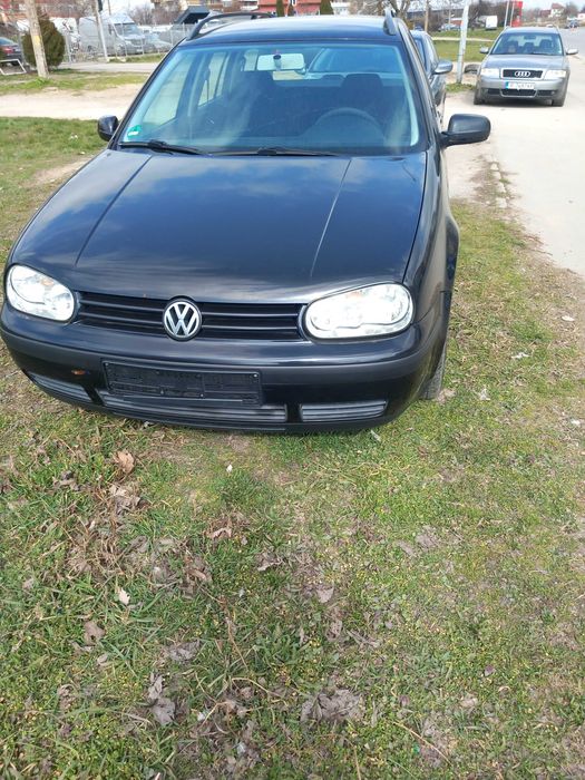 Продавам фолкцваген голф