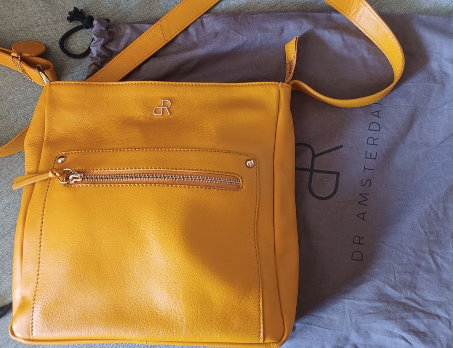 Симпатични чанти в търсене на нов дом