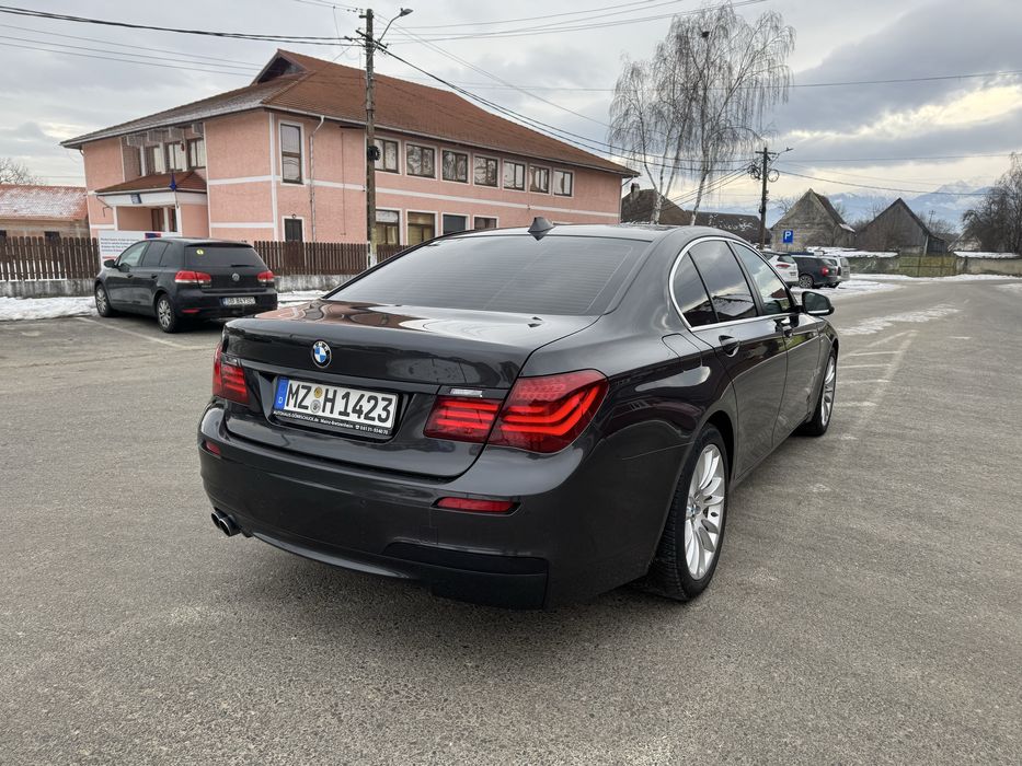 Vând BMW -SERIA 7- 730 d facelift an 2015
