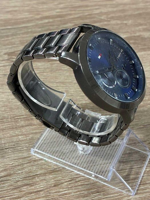 Часовник Tomy Hilfiger