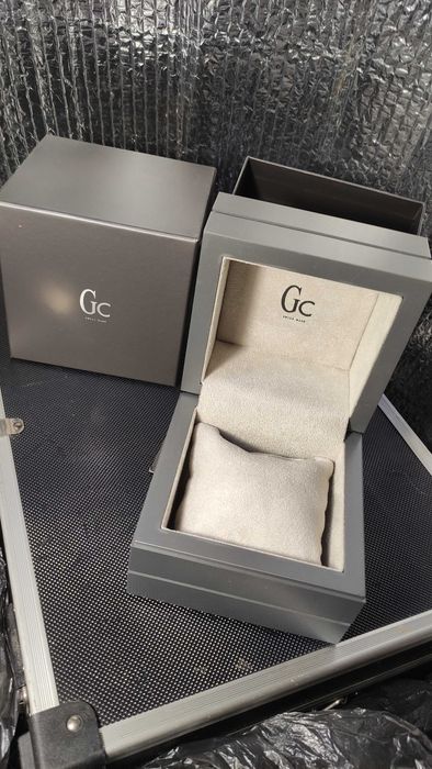 Коробки для швейцарских часов.