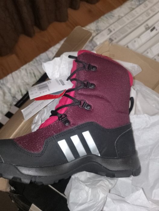Туристически обувки - маратонки - боти Adidas 37 н - нови.