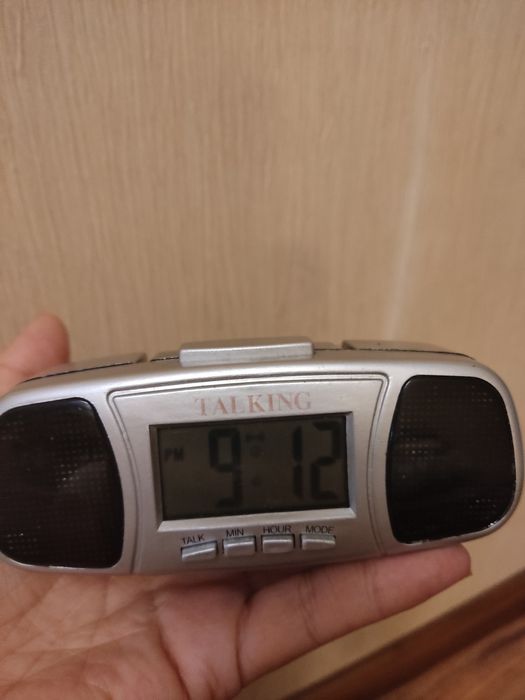 Часы будильник магнитофон