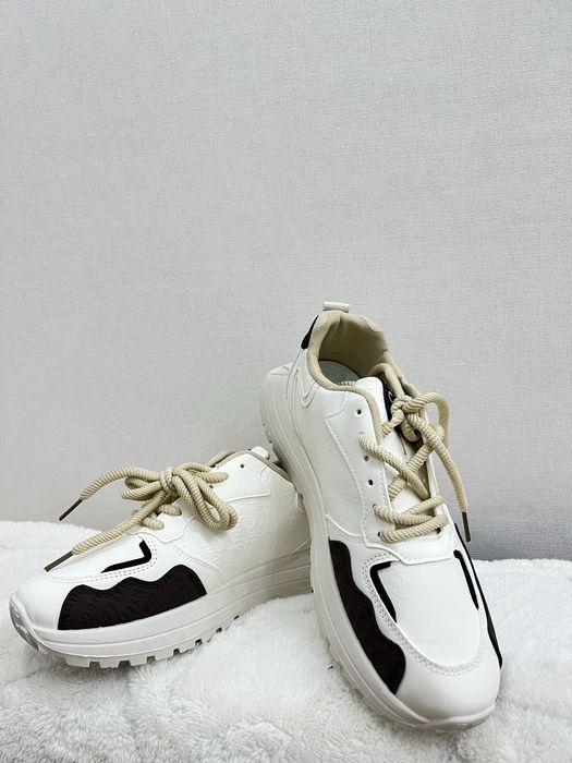 Кроссовка новая продается