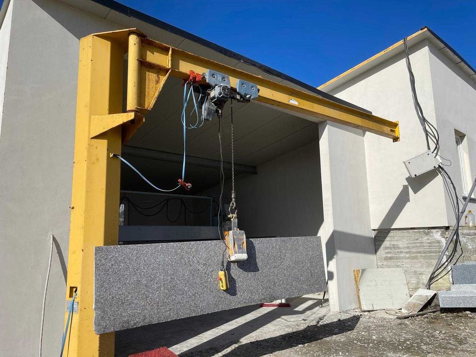 Vând macara pivotanta de podea pt marmura/atelier sudura