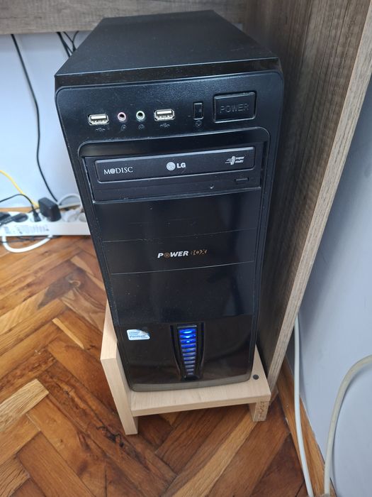 Настолен комютър