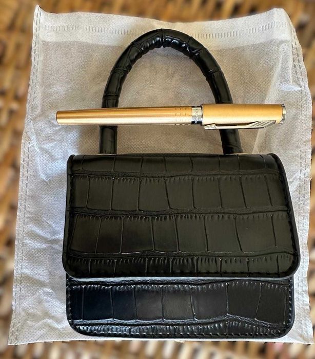 Gentuta mini - piele ecologica neagra, cu efect crocodil