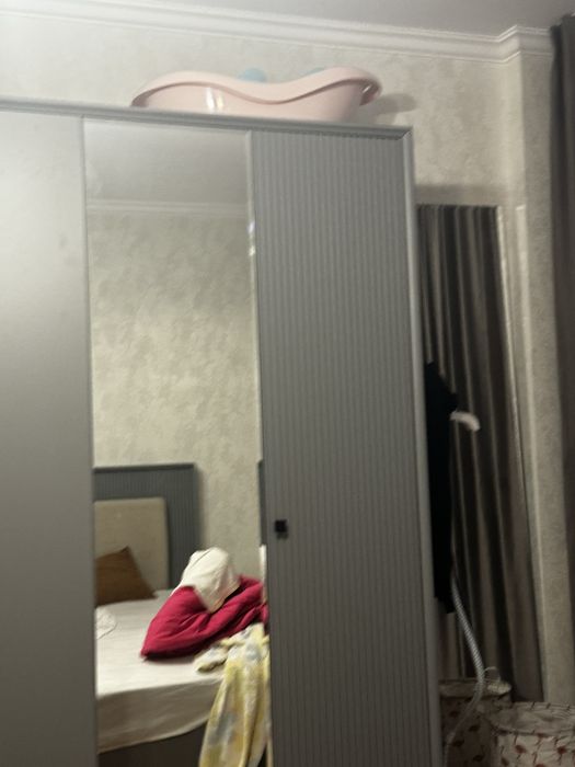 Продам зеркало естт маленткий деффект