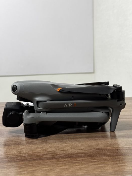 Продам дрон DJI AIR 3 fly more combo RCn2
