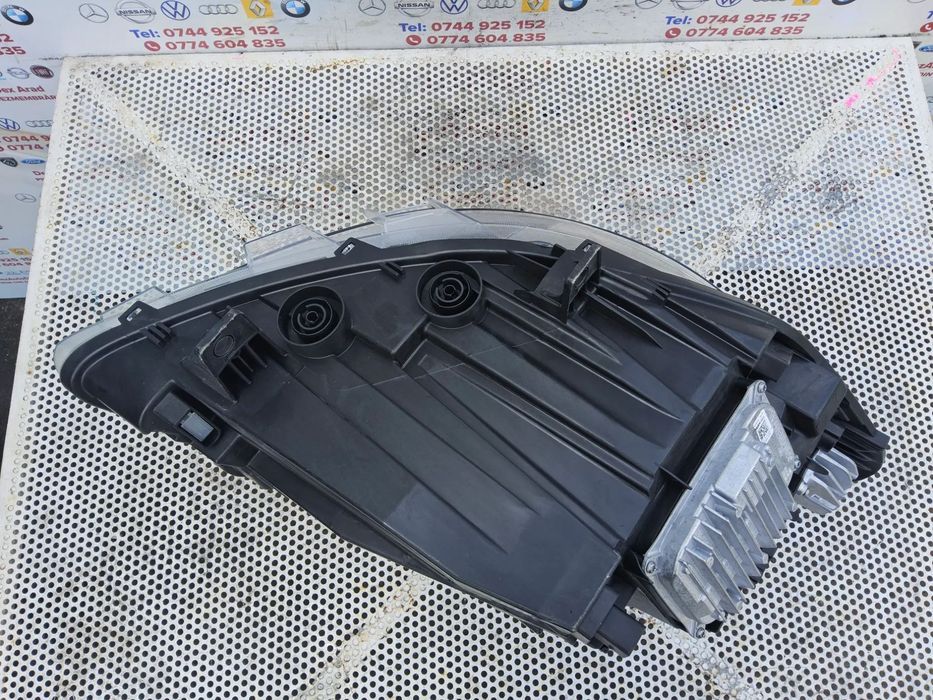 Far Led Mercedes Sprinter w907 far stânga led w910 Sprinter cod a9109067100 cu ureche rupta mic defect