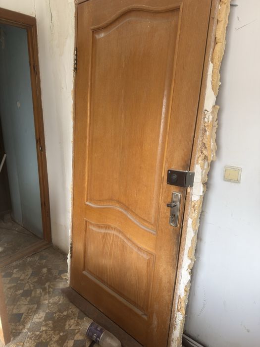 Двери межкомнатные б/у.