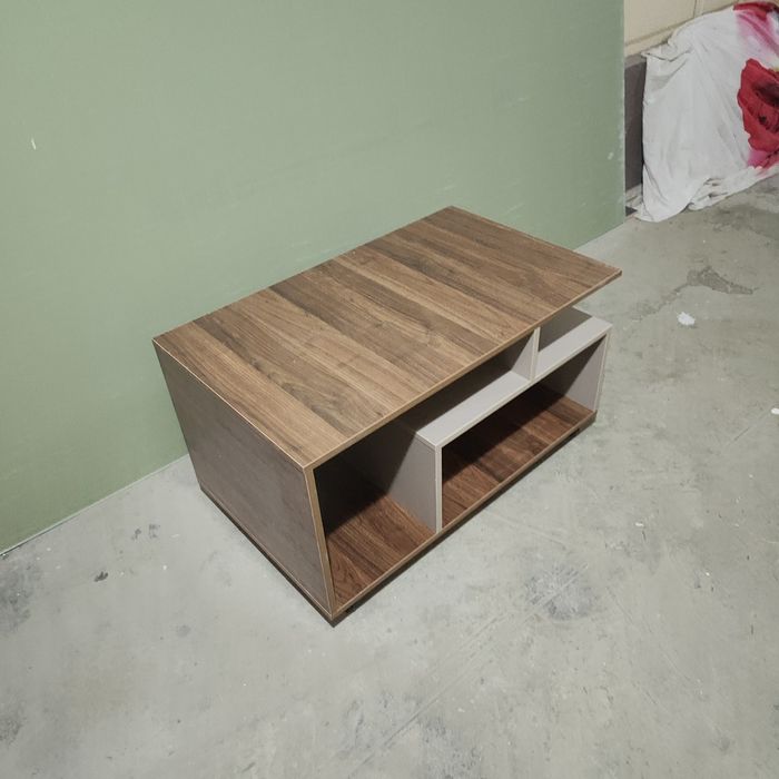 Журнальный столик в стиле хай-тек