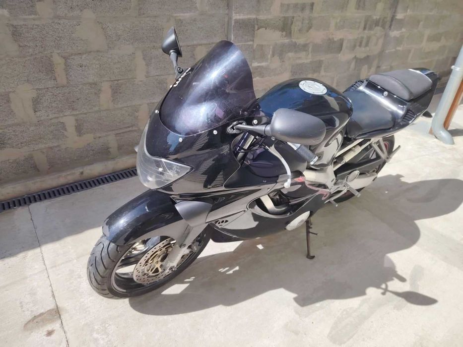 Honda CBR 600 F4 на части