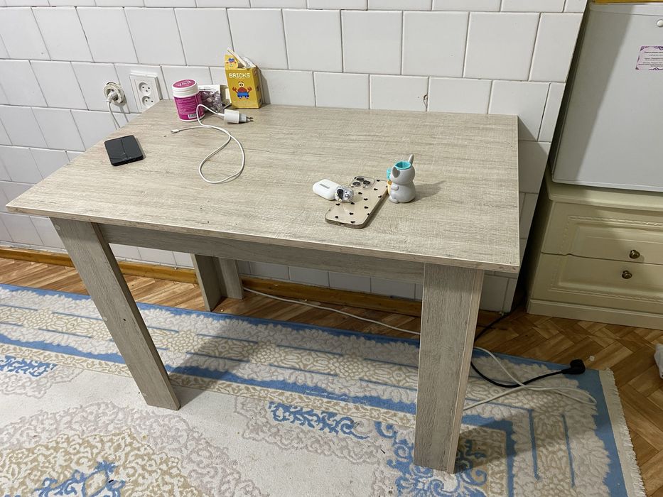 тахта 2шт, и стол