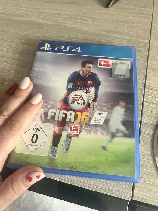 3 Jocuri PS4  in stare buna