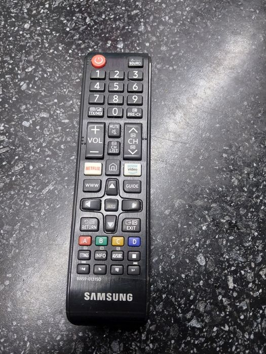 Большой смарт телевизор Samsung 140см.