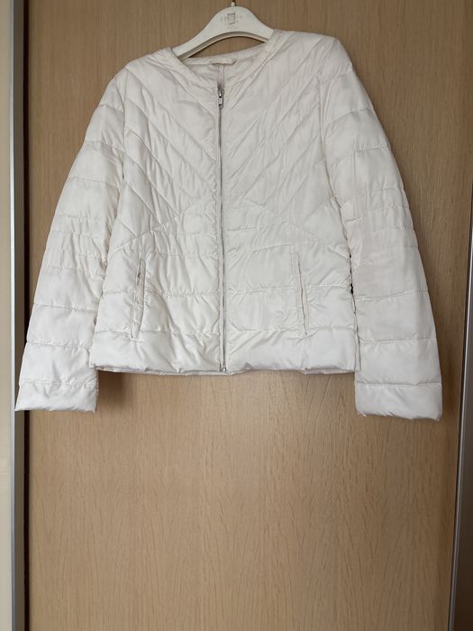 Бяло яке напълно запазено.