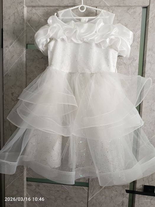 Продам нарядные платья на девочку