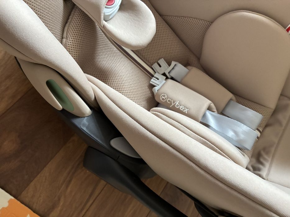 Cybex Cloud G i-Size Plus + адаптери, с ГАРАНЦИЯ
