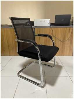 Офисный мебиль кресло