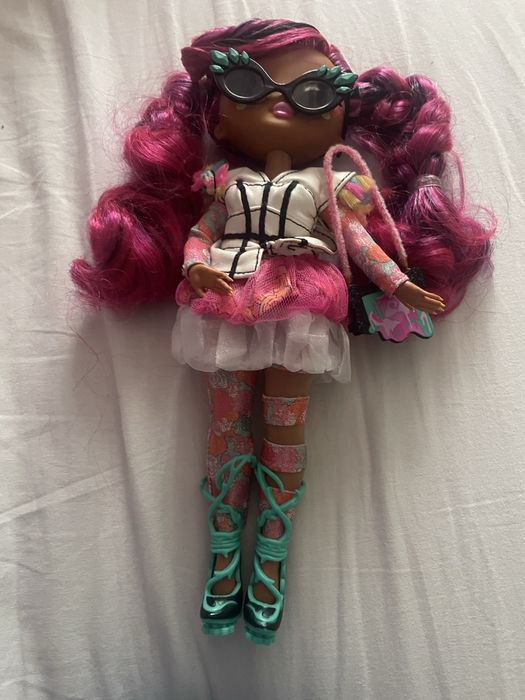 Păpusă lol  este în stare foarte bună