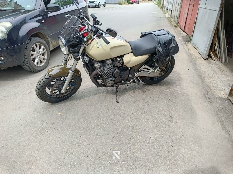 Продавам Yamaha XJR 1200