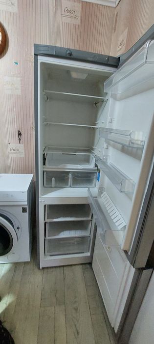 Холодильник Indesit