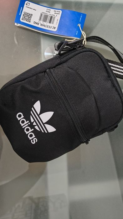 Borsetă Adidas originals nou