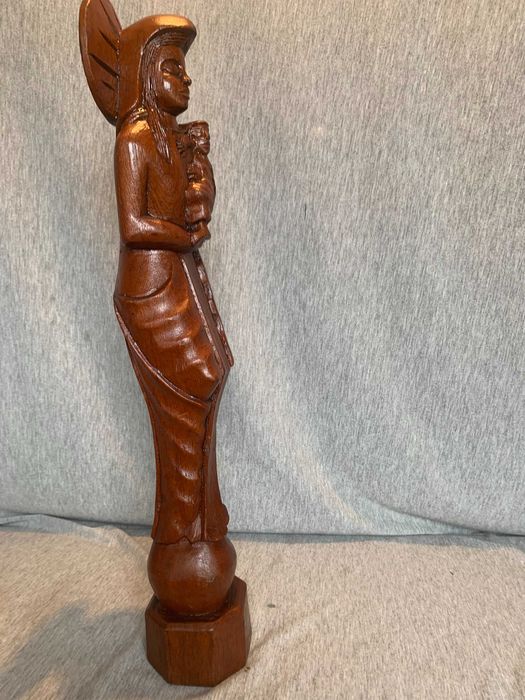 скулптура от резбовано дърво – Дева Мария с младенеца