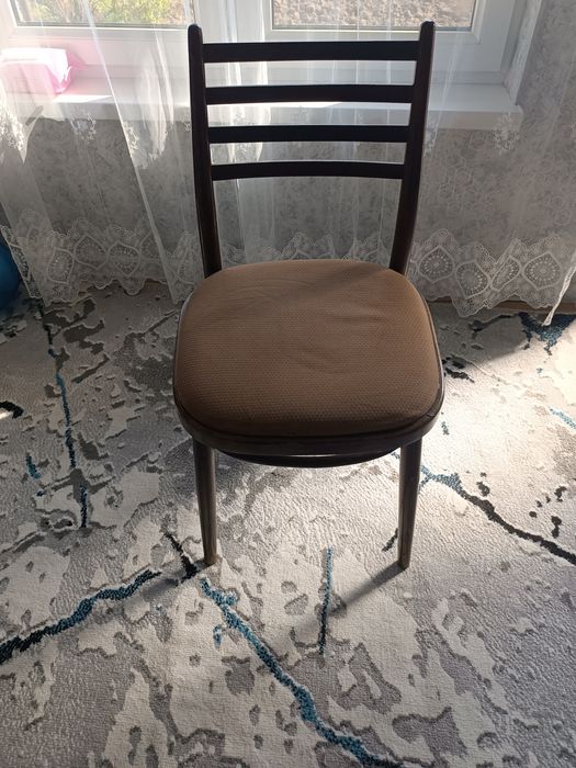 Стул. 6 дона 3  донаси Сал ремонтталаб.