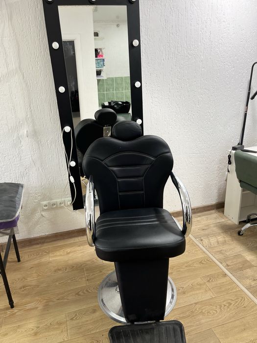 Продам парикмахерские кресла и зеркала