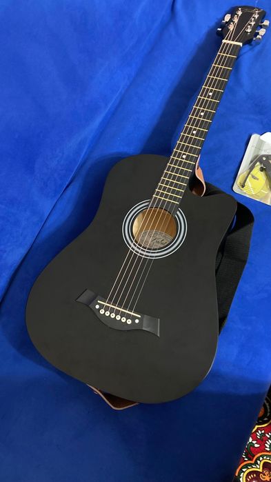 Гитара акустическая