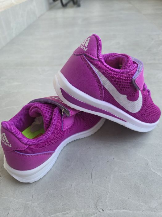 Продам новые кроссовки размер 27