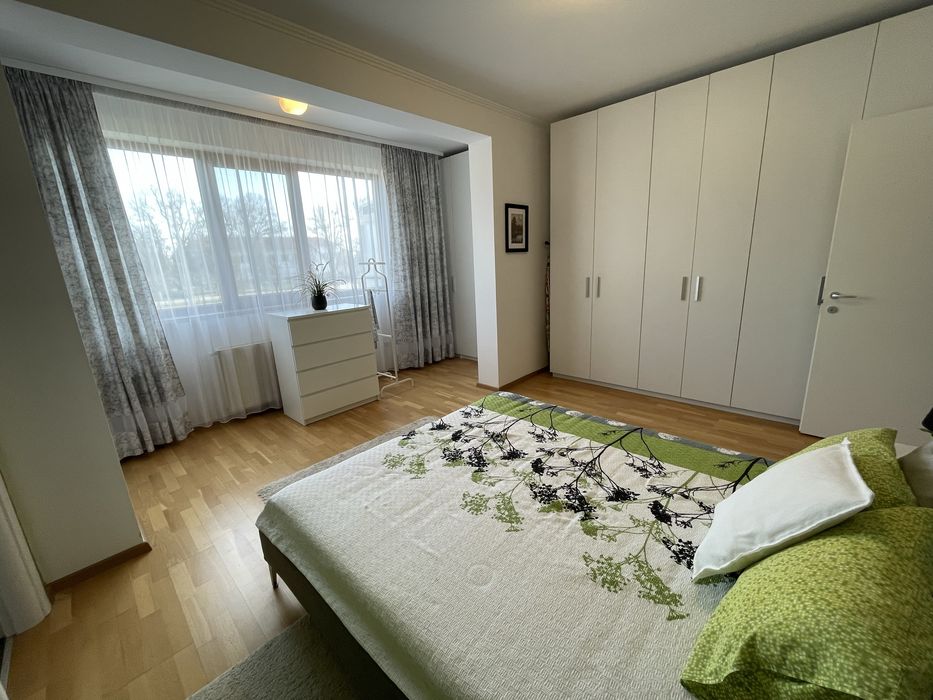 Proprietar inchiriez apartament 2 camere Sisesti
