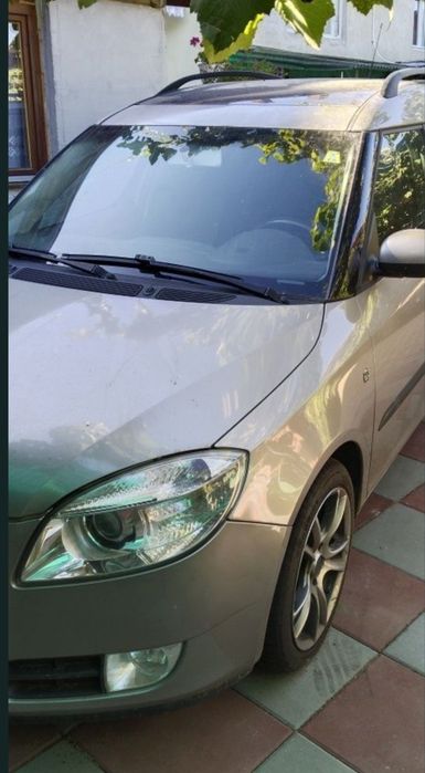 Vând Skoda Roomster