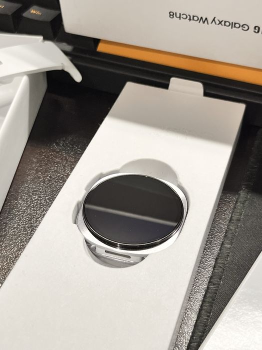 Чисто нов Smart Watch Samsung Watch 8 (40mm)