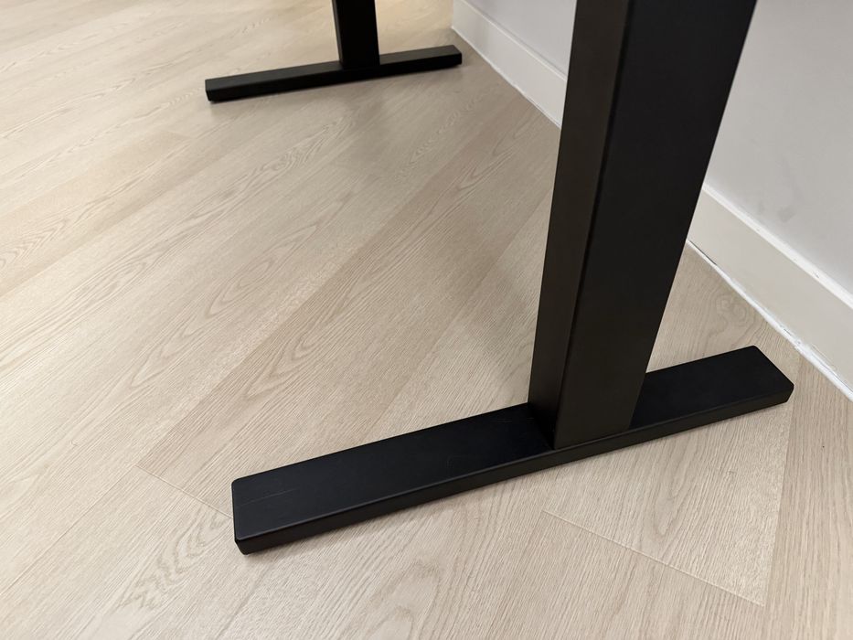 Birou reglabil electric 60X140cm cu 2 memorii IMPECABIL