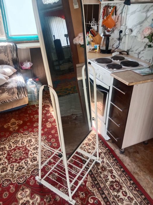 Зеркало напольное на колесиках