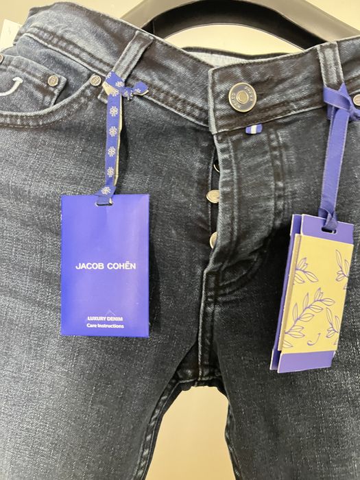 Нов модел дънки JACOB COHEN.С етикети всичко от до.Всички размери.