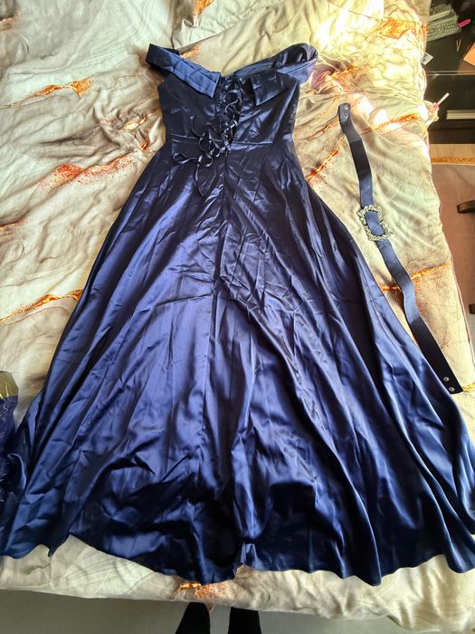 Продавам бална рокля