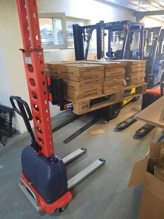 Самоповдигащ/самотоварещ се стакер