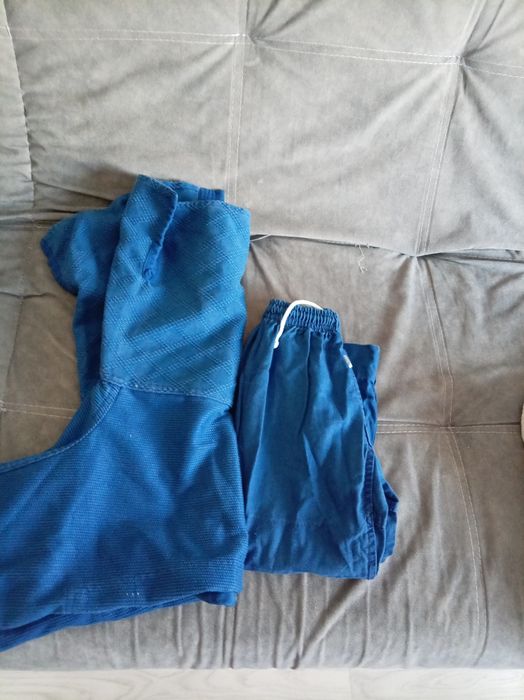 Продам кимоно на 6-8 лет