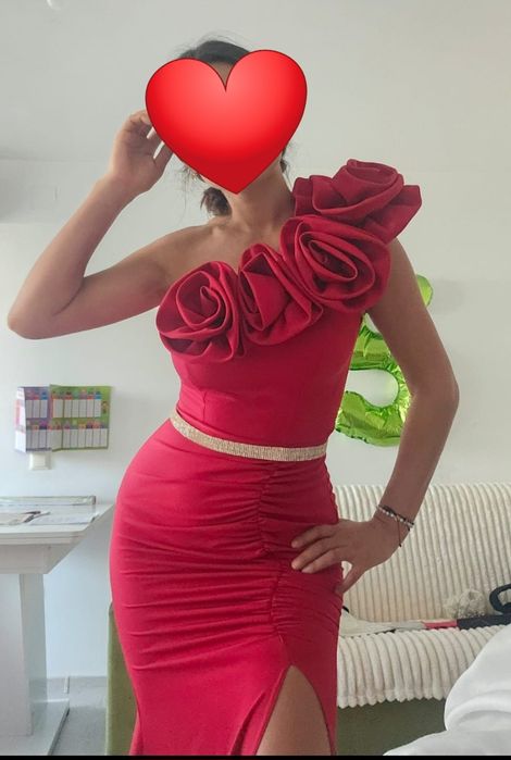 Rochie rosie superba