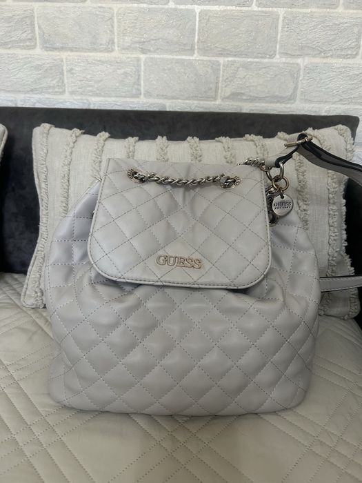 Дамска раница GUESS