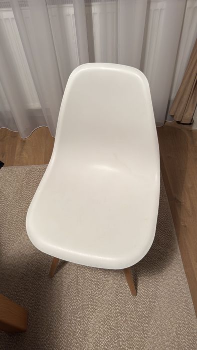 Vând masă dining cu scaune