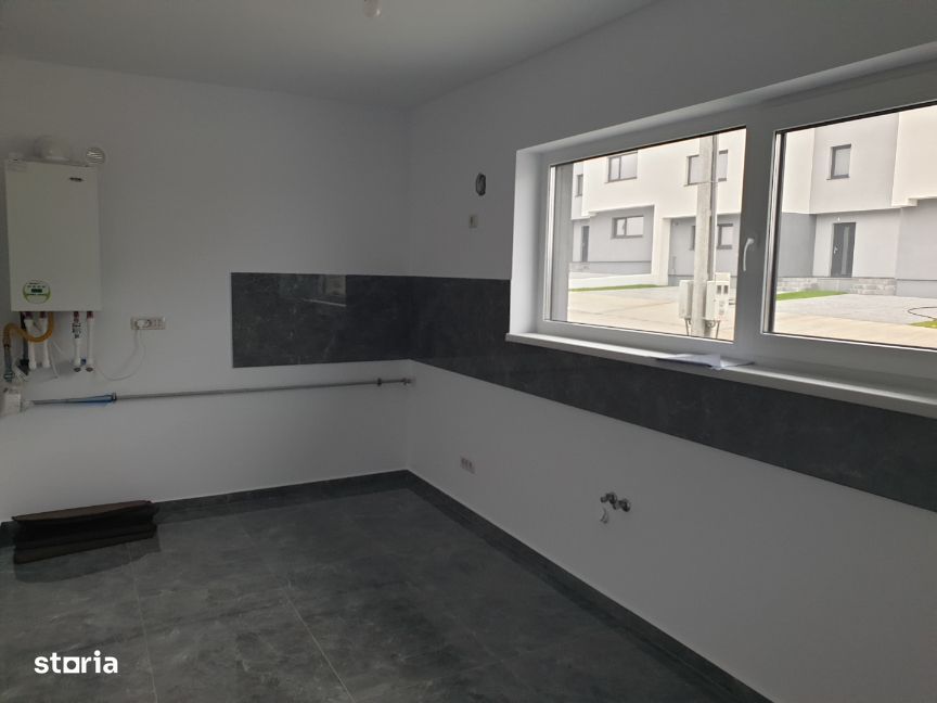 IASI - Valea Lupului - Casa cu 5 camere parter + etaj - INTABULATA