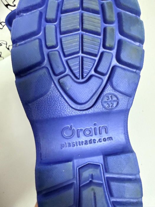 Продам детскую обувь