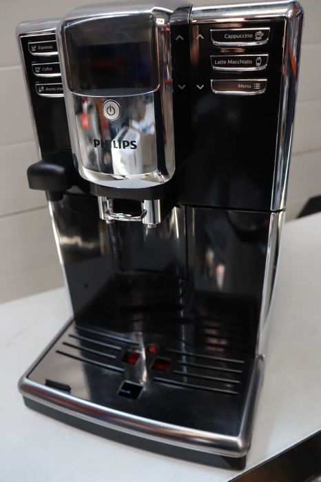 Aвтоматична кафемашина Philips EP5360/10, Series 5000, 5 напитки,  AquaClean, PianoBlack