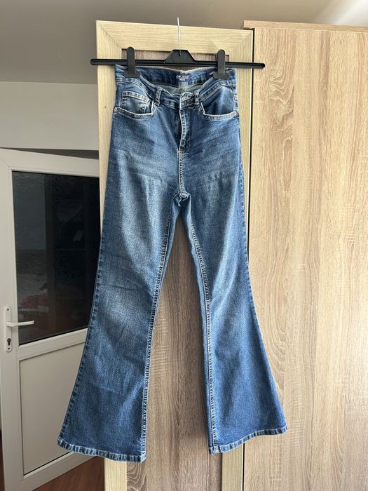 Blugi de dama evazati